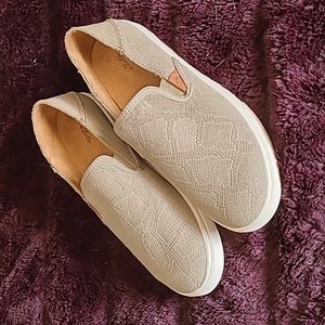 OluKai Pehuea leather sneakers US W7.5